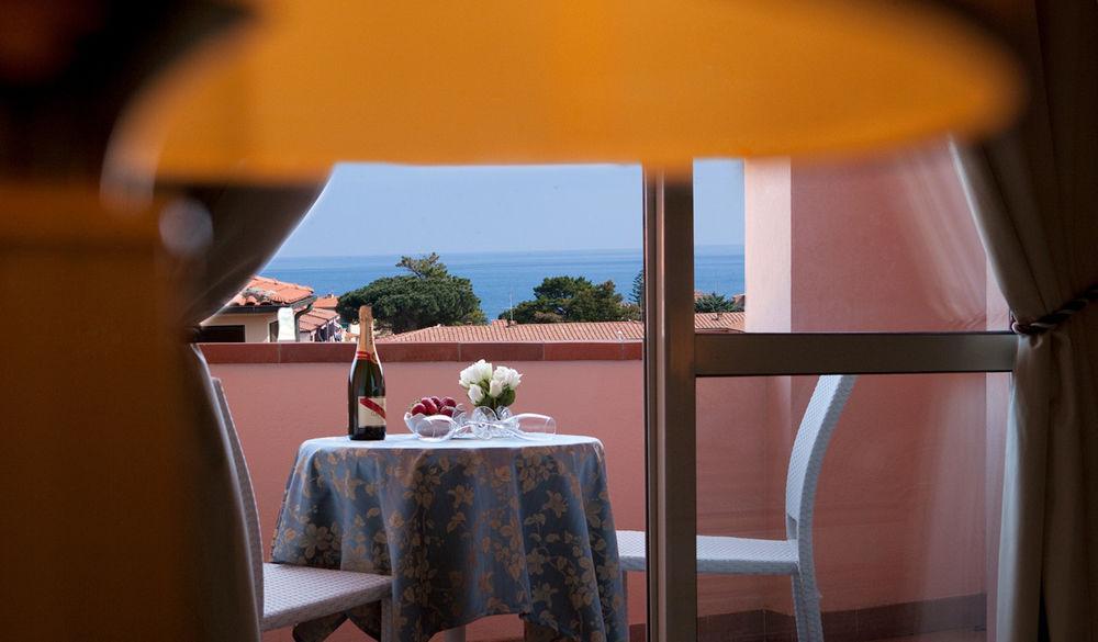 Swiss International Hotel Elba - Il Magnifico Марчиана-Марина Экстерьер фото